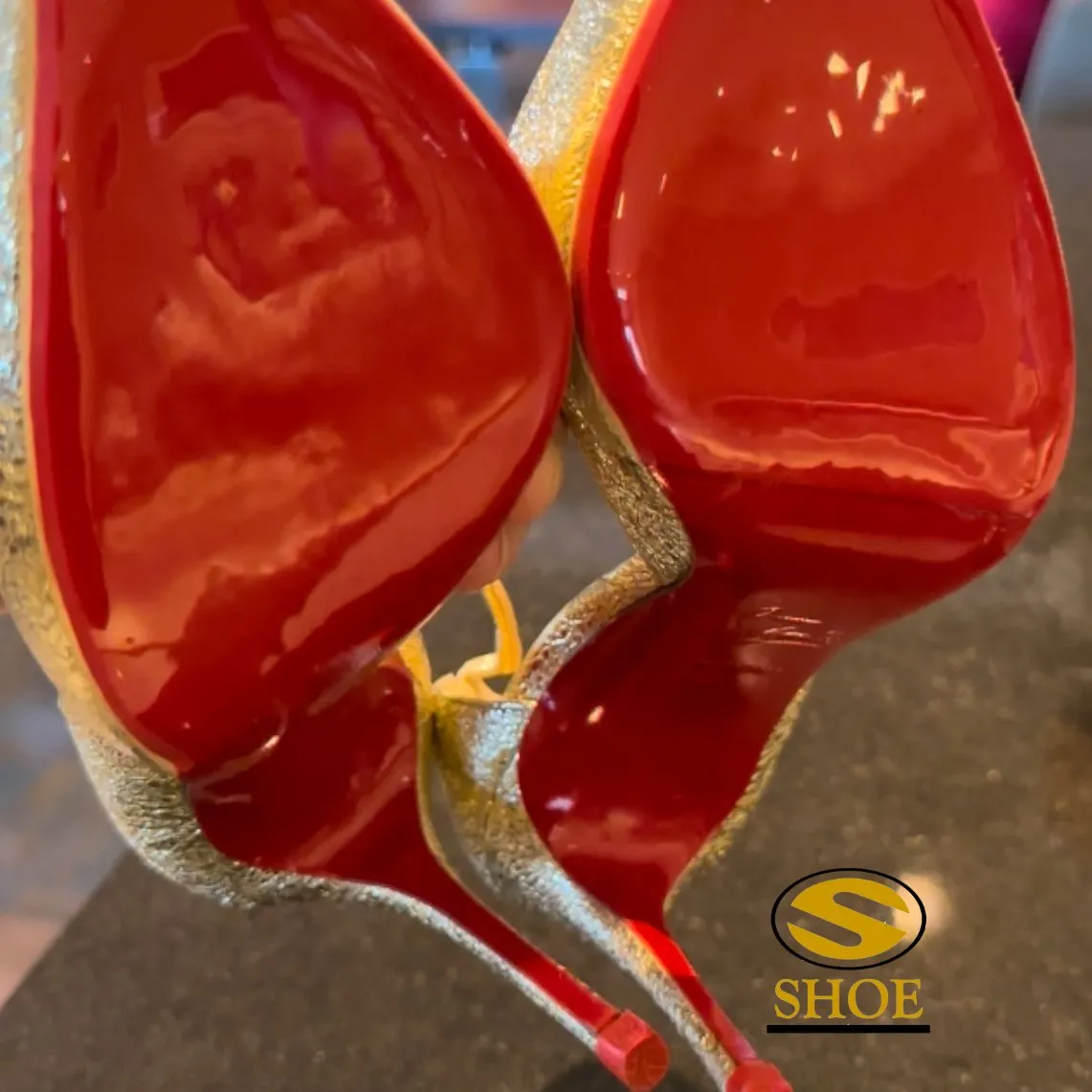 buty przed i&nbsp;po&nbsp;czyszczeniu